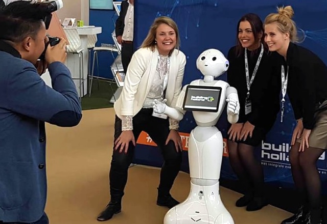 Huren robot voor een evenement of beurs
