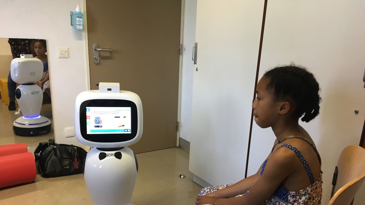 Robot-James-helping-children-with-diabetes